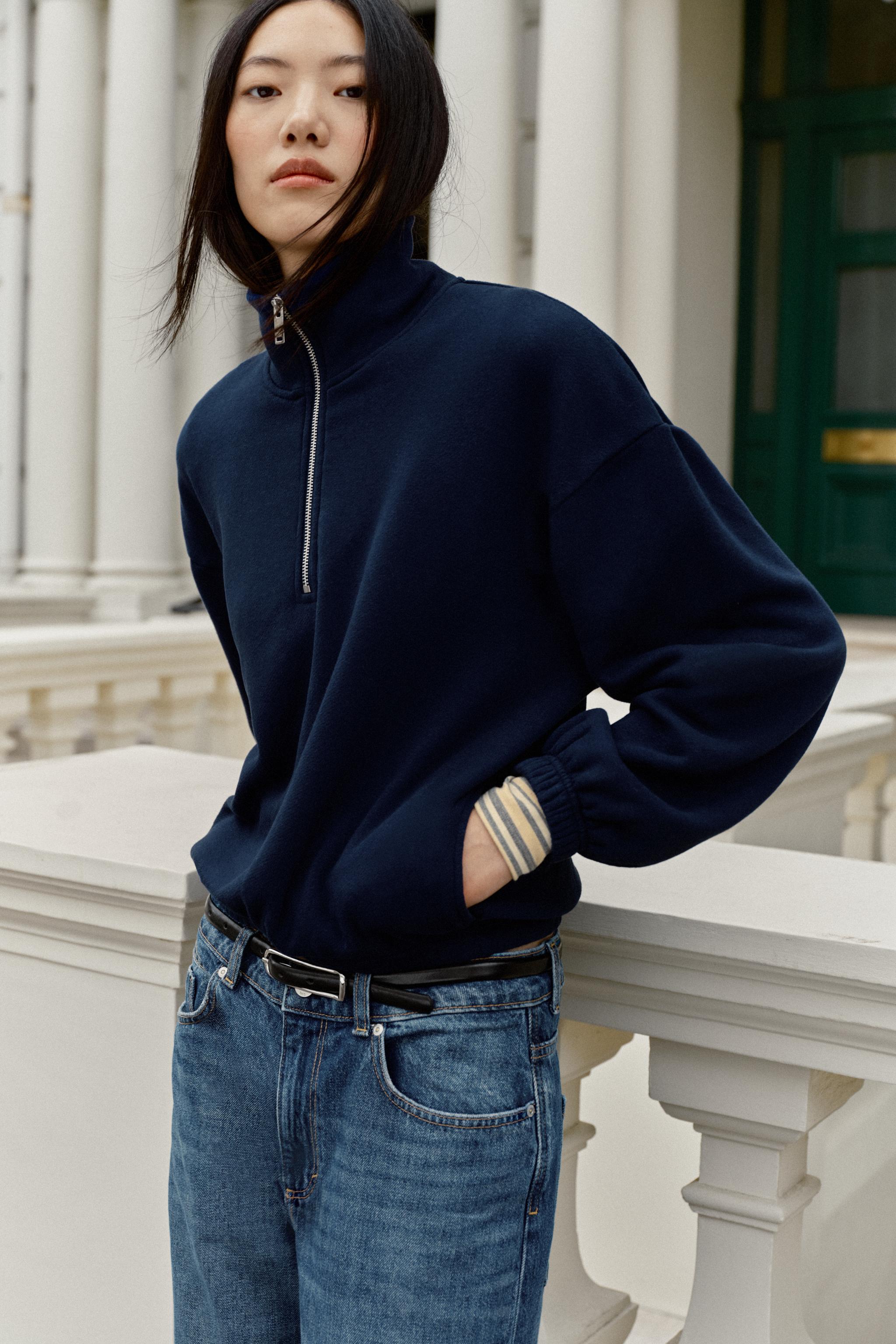METALLIC ZIPPER SWEATSHIRT